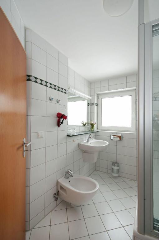 Landgasthof Hoelzle Waldstetten  Quarto foto